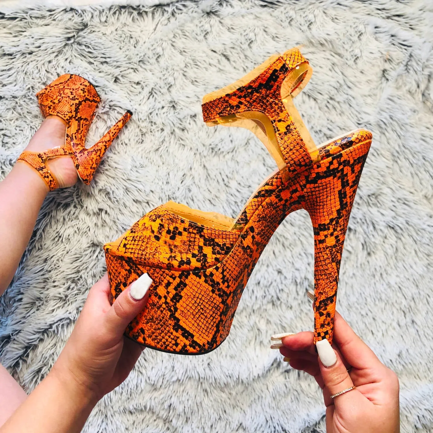 Bite Me Stiletto - 7 INCH